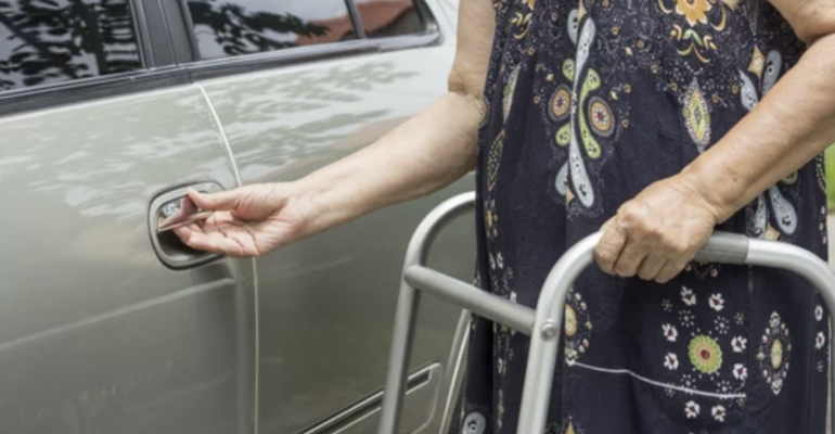 „Poniška“ kelionė į gydymo įstaigą