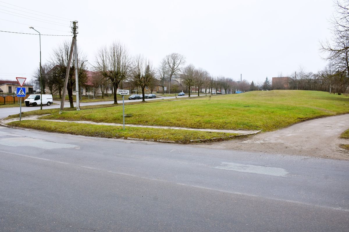 Pasišovė įvesti tvar­ką Plun­gė­je: par­duos vals­ty­bi­nės že­mės skly­pus