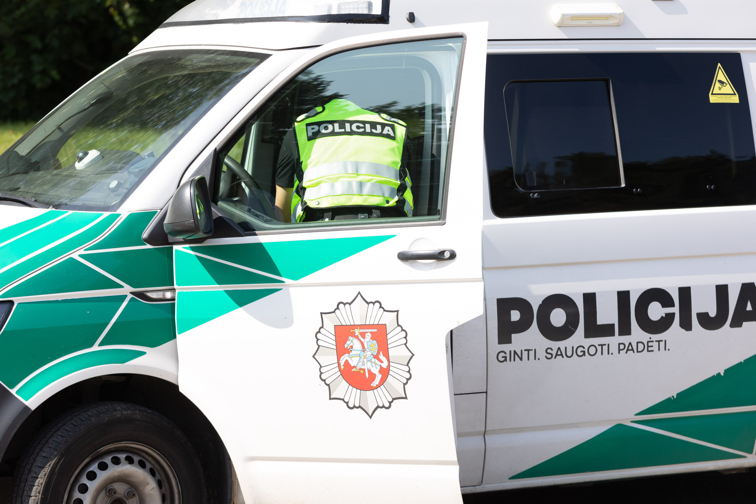 Užkluptas degtindaris sukėlė sprogimą, nukentėjo policininkas