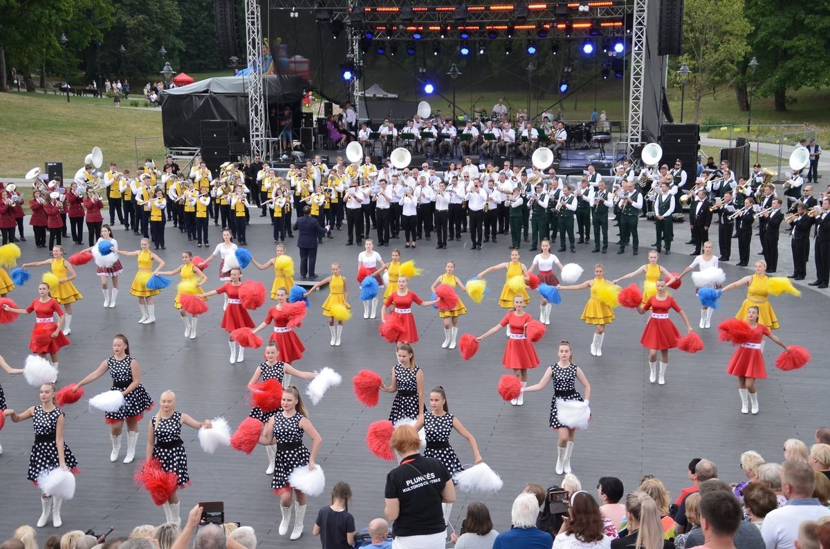 Skambiai ir išdidžiai – 19 kartą į Plungę kviečia pučiamųjų orkestrų festivalis