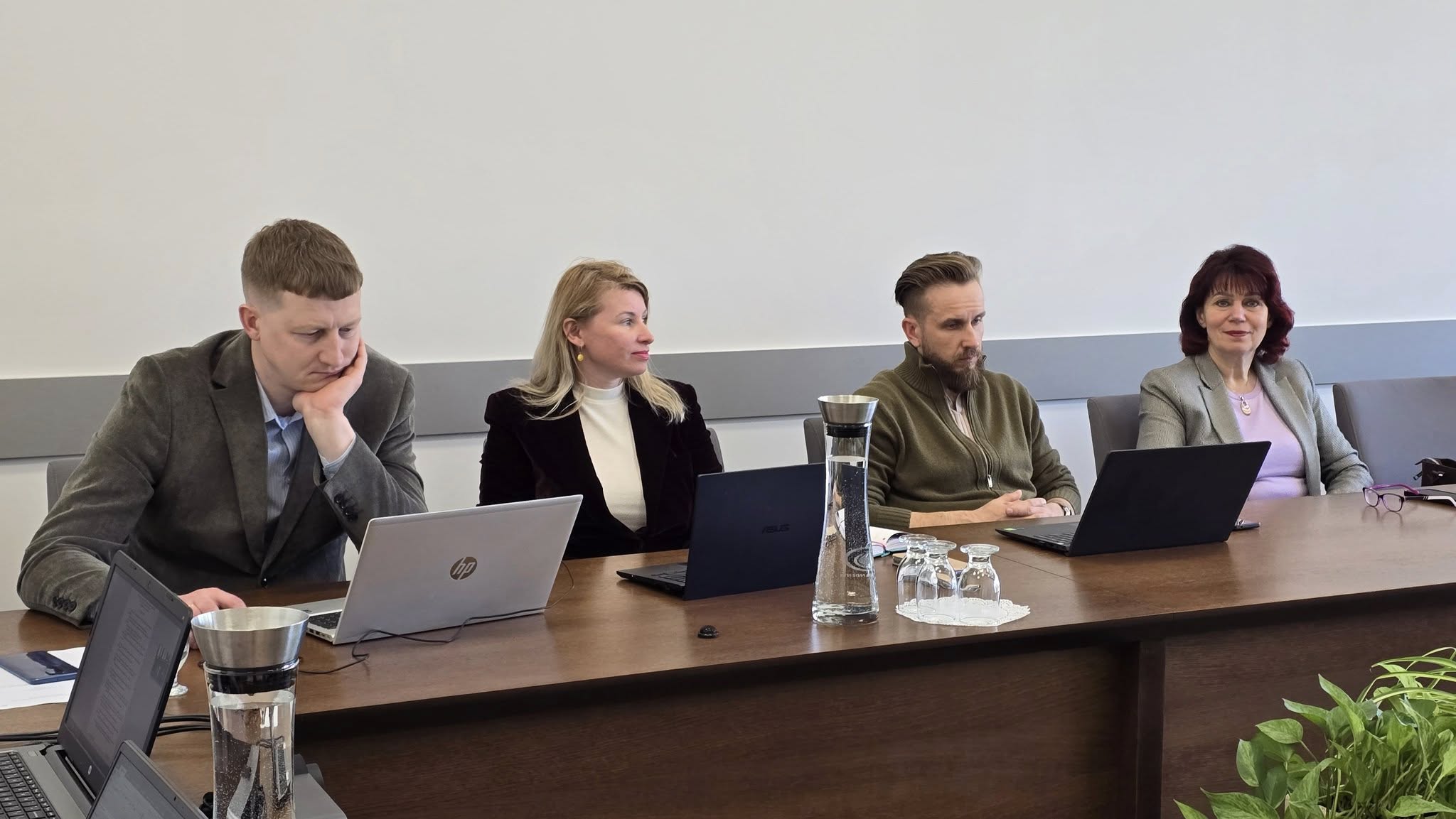 Vargas dėl interesų derinimo