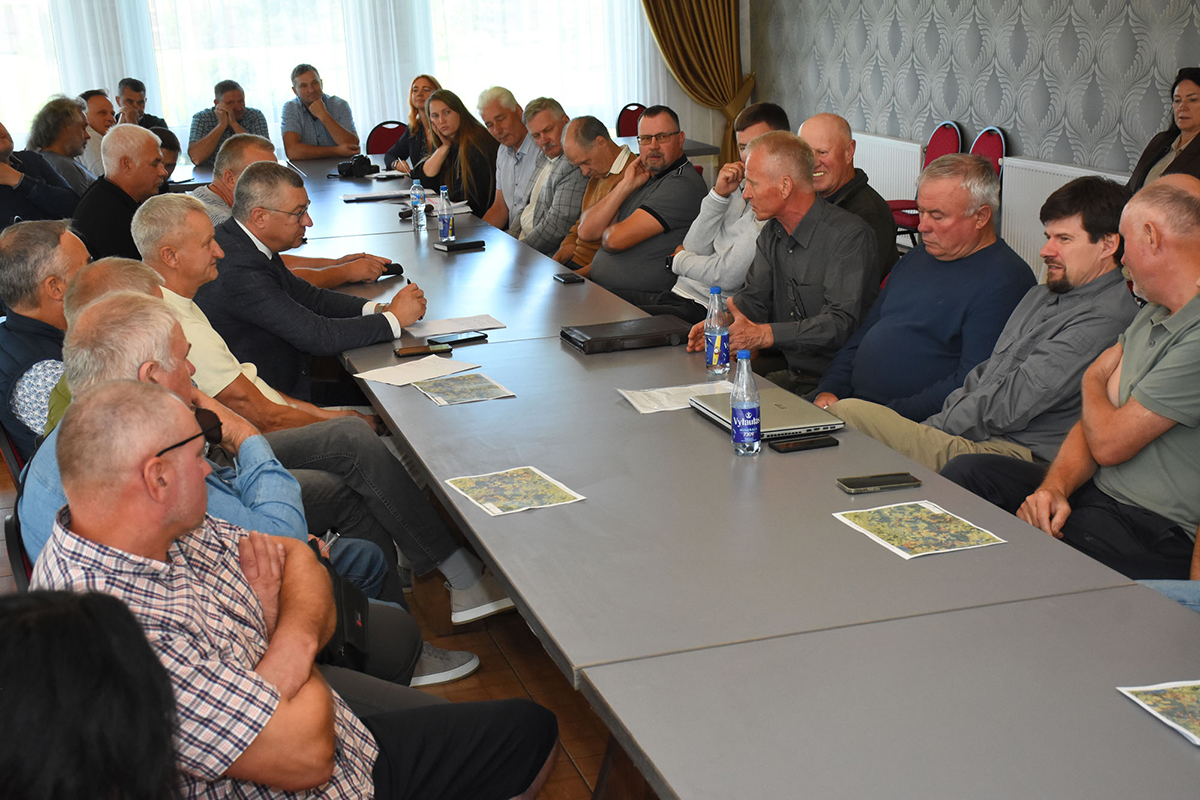 Miš­kų sa­vi­nin­kai bai­mi­na­si, kad jų tur­tas taps be­ver­tis