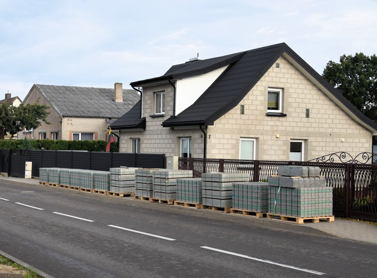 Trinkelės – ant šaligatvio, o darbininkų – nė kvapo