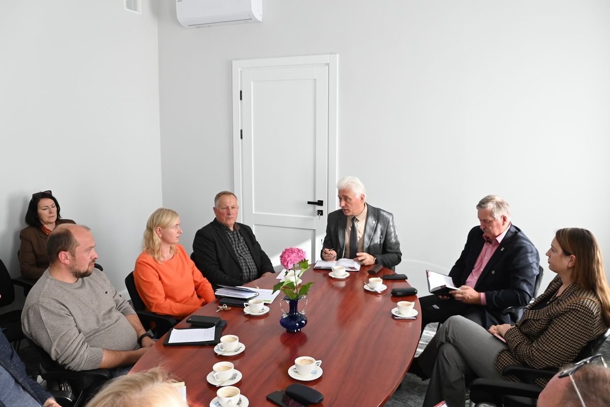 Rietave aptarti seniūnijų reikalai