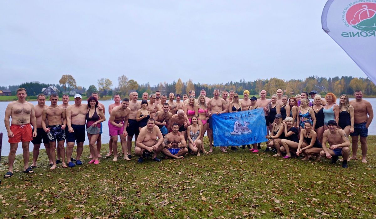 ,,Plungės ruoniai” pradėjo maudynių sezoną