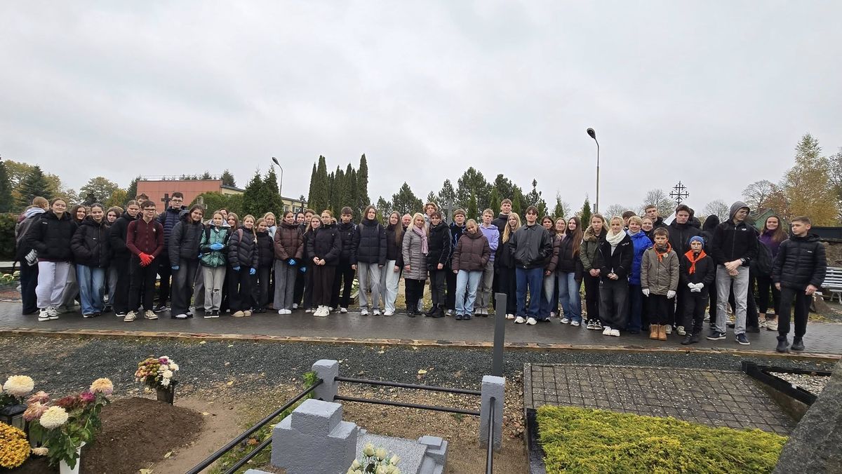 Jaunimas tvarkė užmirštas kapavietes