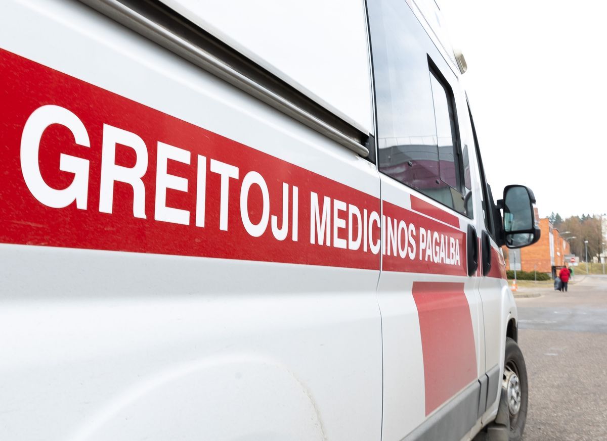 Partrenkta per perėją ėjusi moteris