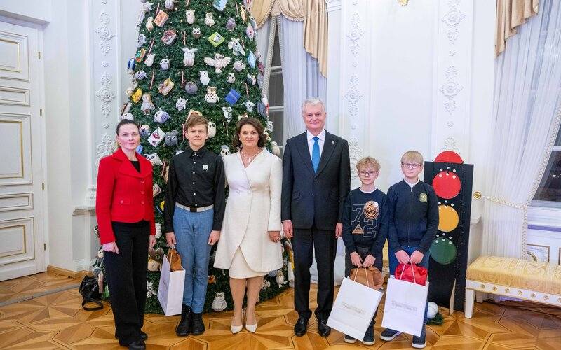 Prezidentūros Kalėdų eglės įžiebime dalyvavo ir plungiškiai