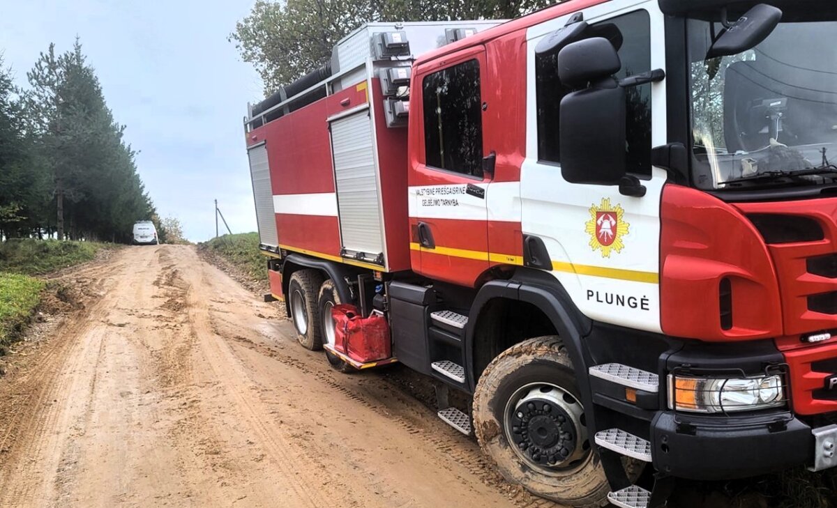 Gar­su­sis pi­ro­ma­nas su­pleš­ki­no ir tė­vų ūki­nį pa­sta­tą