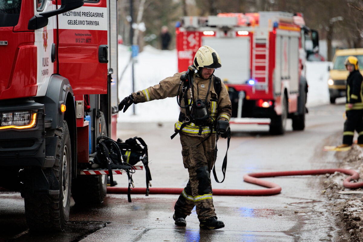 Ugniagesiams gelbėtojams – darbingas savaitgalis