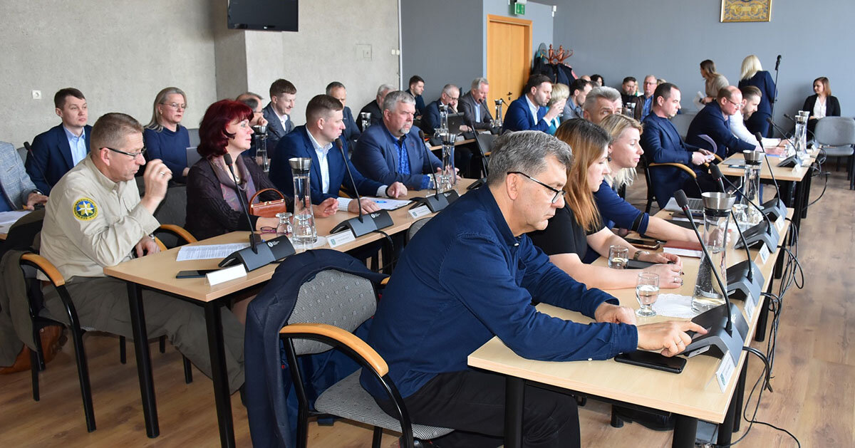 Kiek per­nai po­li­ti­kams įkri­to į pi­ni­gi­nes