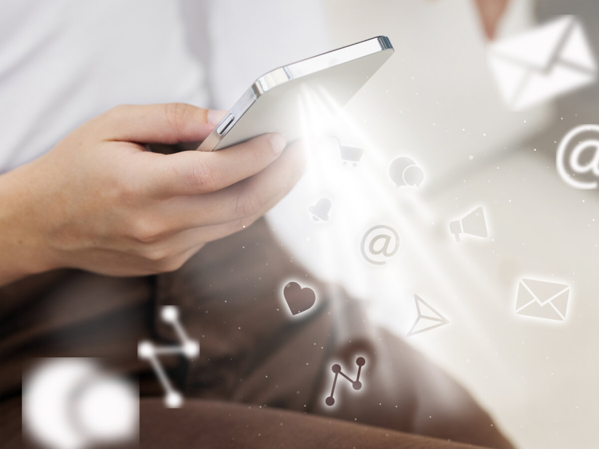 Socialiniuose tinkluose už pinigus siūloma platinti nesantaiką kurstančius užrašus