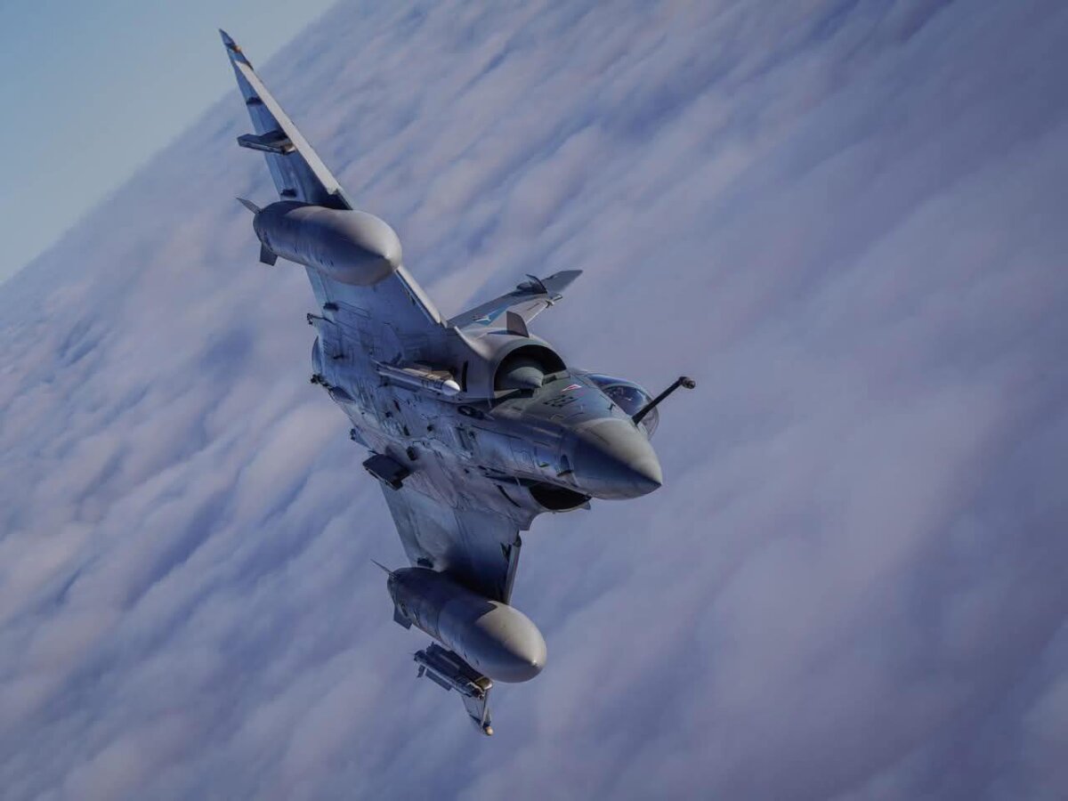 Įspėja apie naikintuvų pratybas