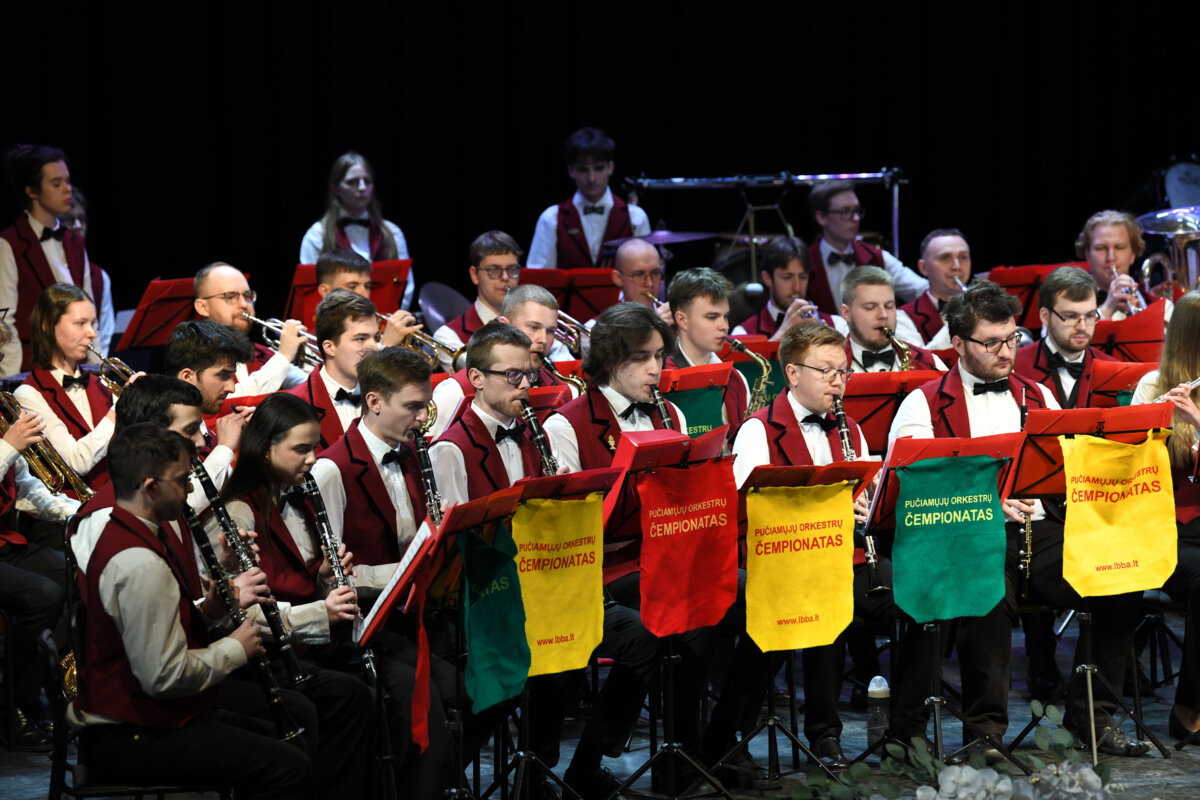 Plungę užliejo orkestrų muzika