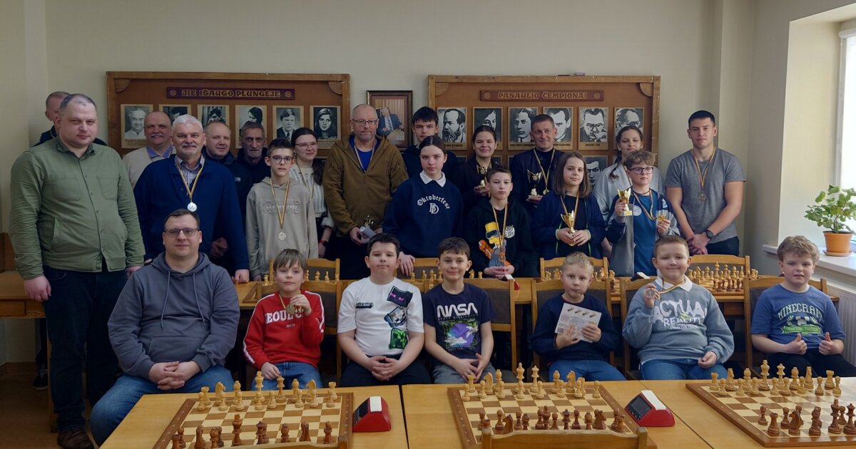 Kovo 11-osios šachmatų turnyre – įtemptos kovos ir plungiškių laimėjimai