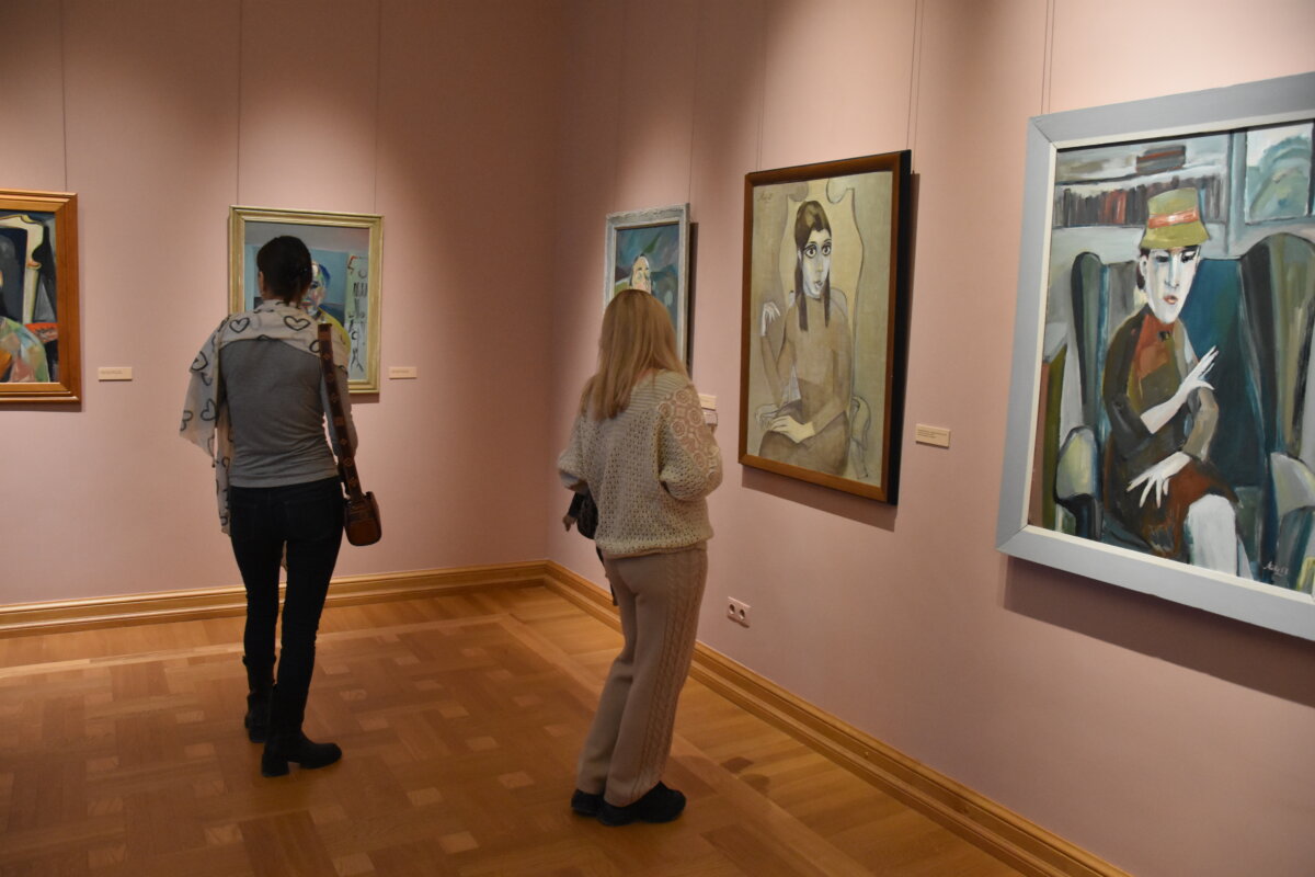 Pris­ta­ty­ta dai­li­nin­ko Jur­gio Mik­še­vi­čiaus ta­py­bos dar­bų pa­ro­da