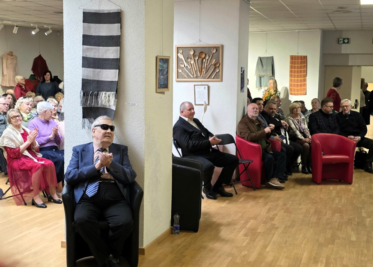 Pris­ta­ty­ta Lie­tu­vos ak­lų­jų ir silp­na­re­gių są­jun­gos na­rių kūrybos pa­ro­da