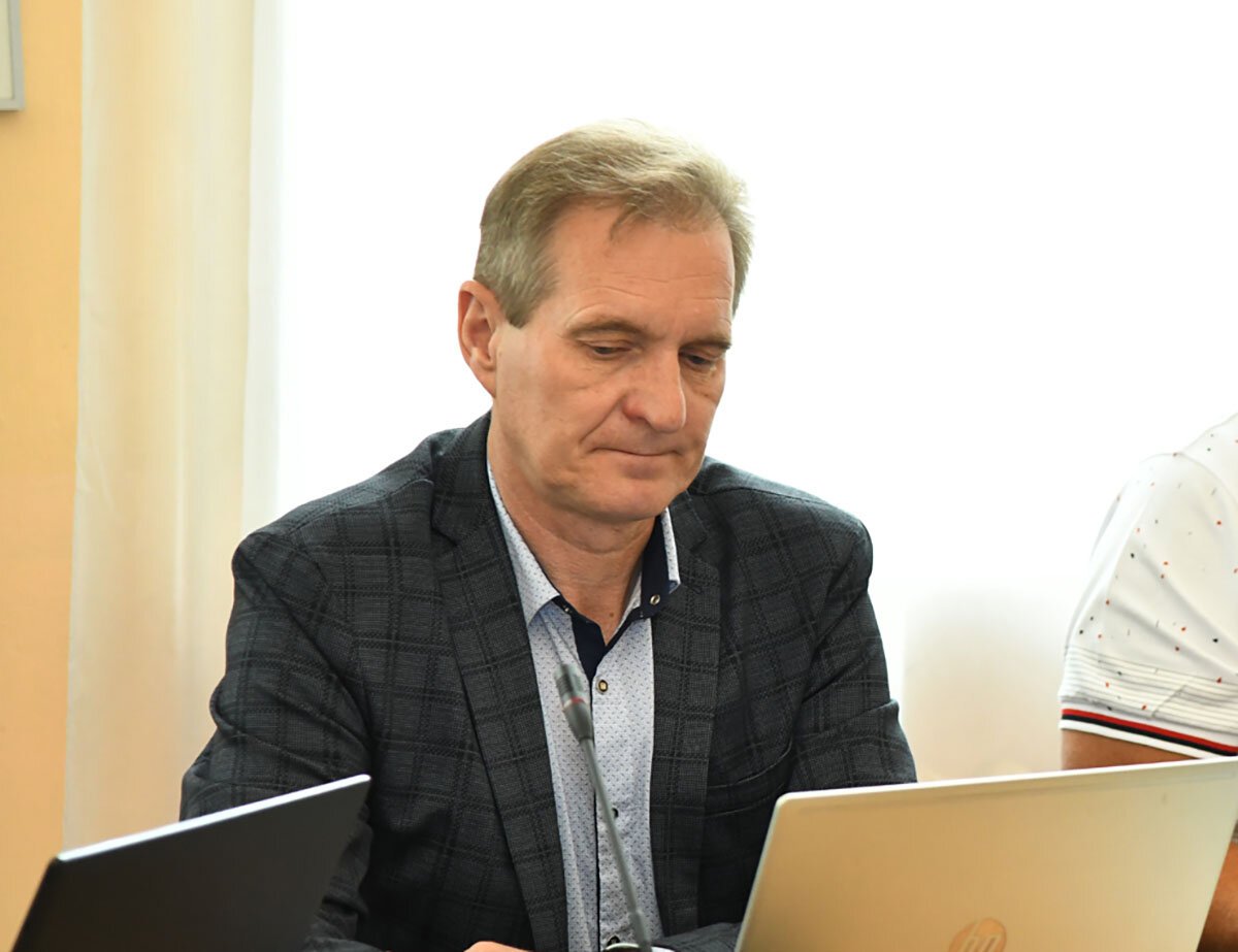 Va­rian­tai du: sa­vų pro­te­ga­vi­mas ar­ba dar­buo­to­jų neišp­ru­si­mas