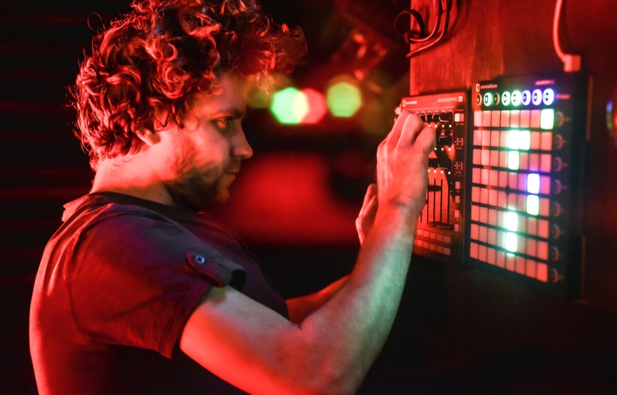 Kom­po­zi­to­rius And­rius Šiu­rys ra­my­bę ran­da gim­ta­ja­me Rie­ta­ve