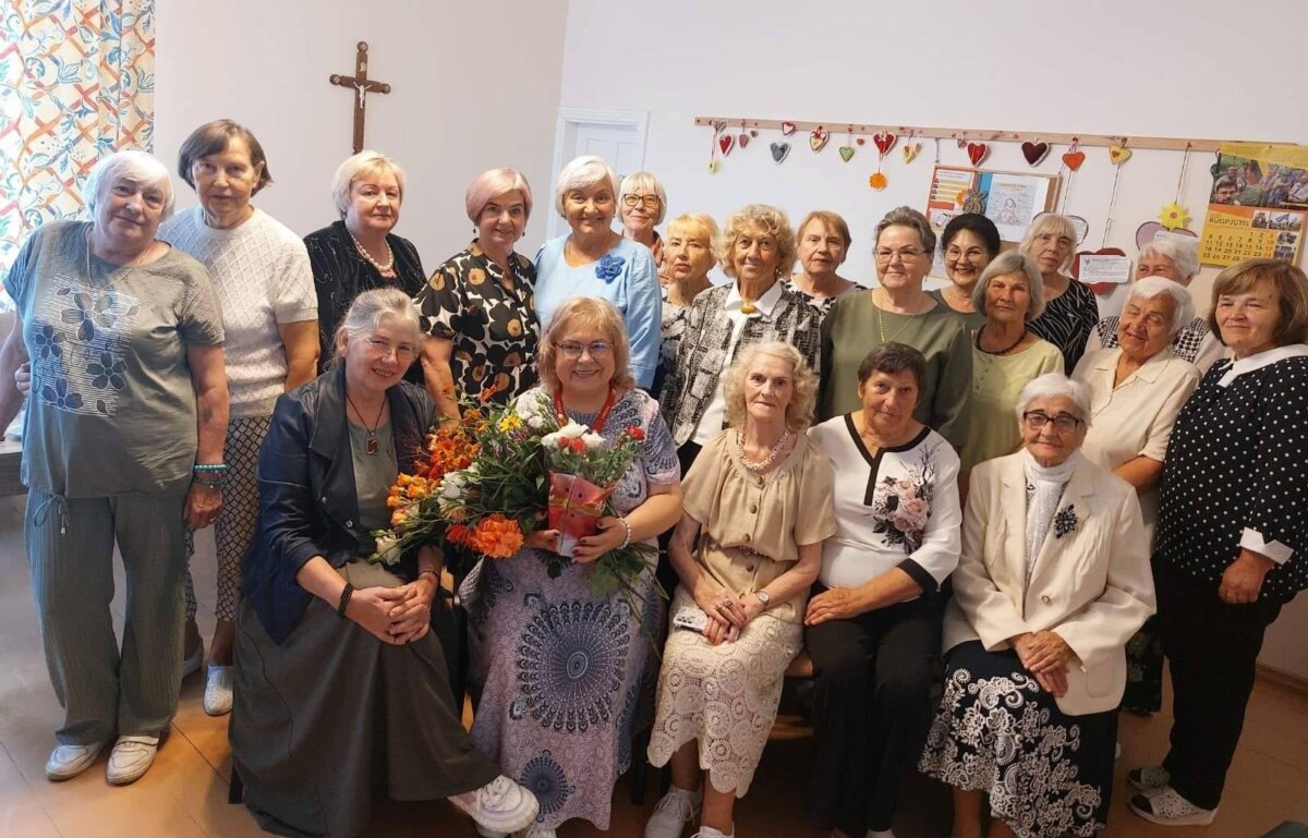 „Saulėtoji užuovėja“ – jaukumo, bendrystės ir vilties namai Telšiuose