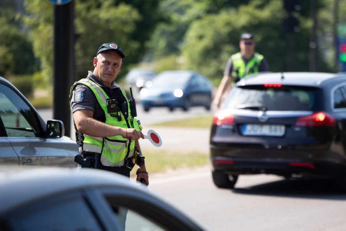 Kovą policija stebės, ar pėstieji nešioja atšvaitus, tikrins vairuotojų blaivumą