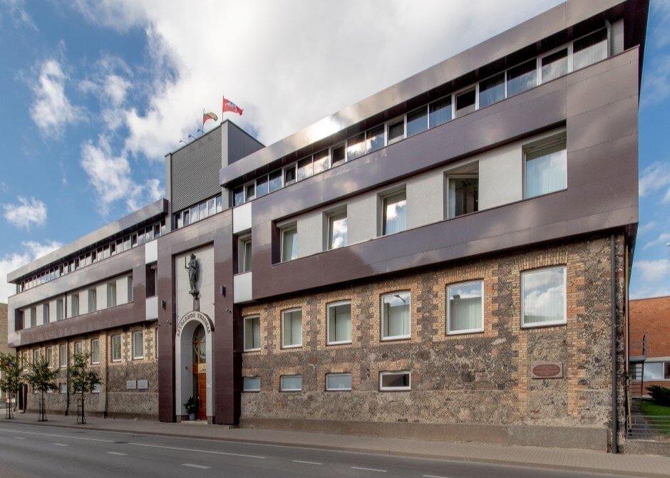 300 tomų byla keliauja į teismą