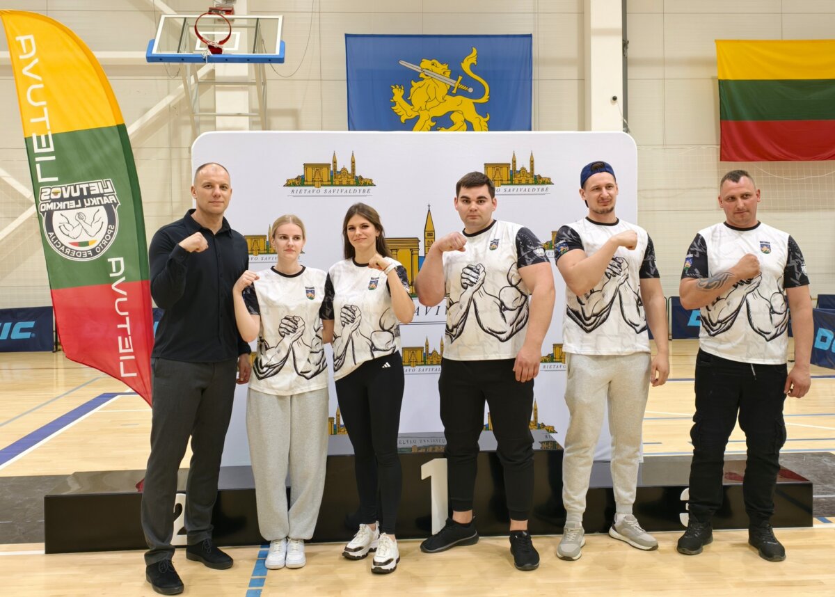 Rietave rungėsi stipriausi rankų lenkikai