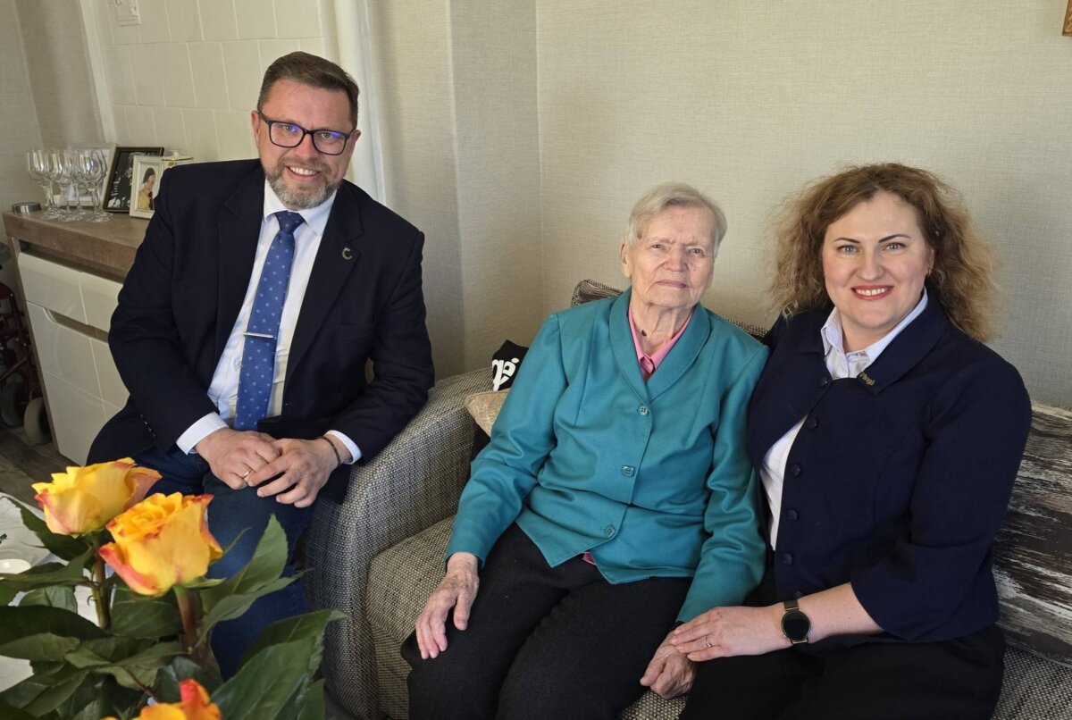 Plun­giš­kė Ade­lė džiau­gia­si su­lau­ku­si 101-erių me­tų