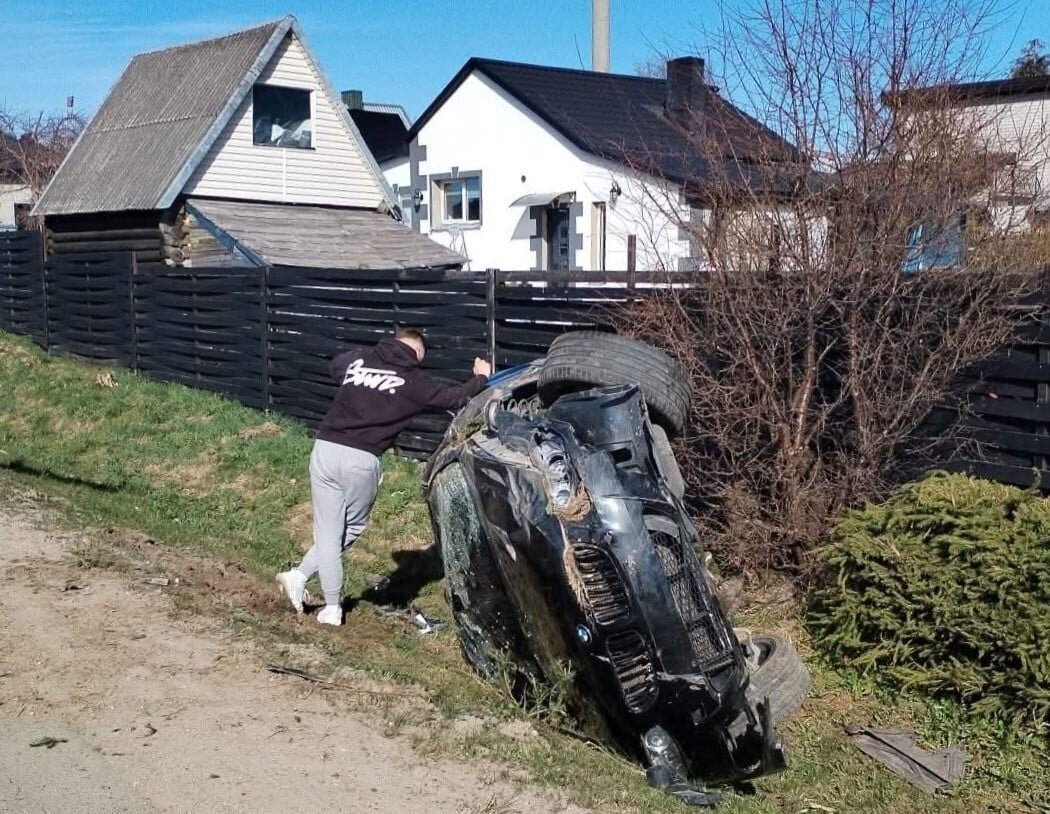 Jauna vairuotoja nesuvaldė automobilio