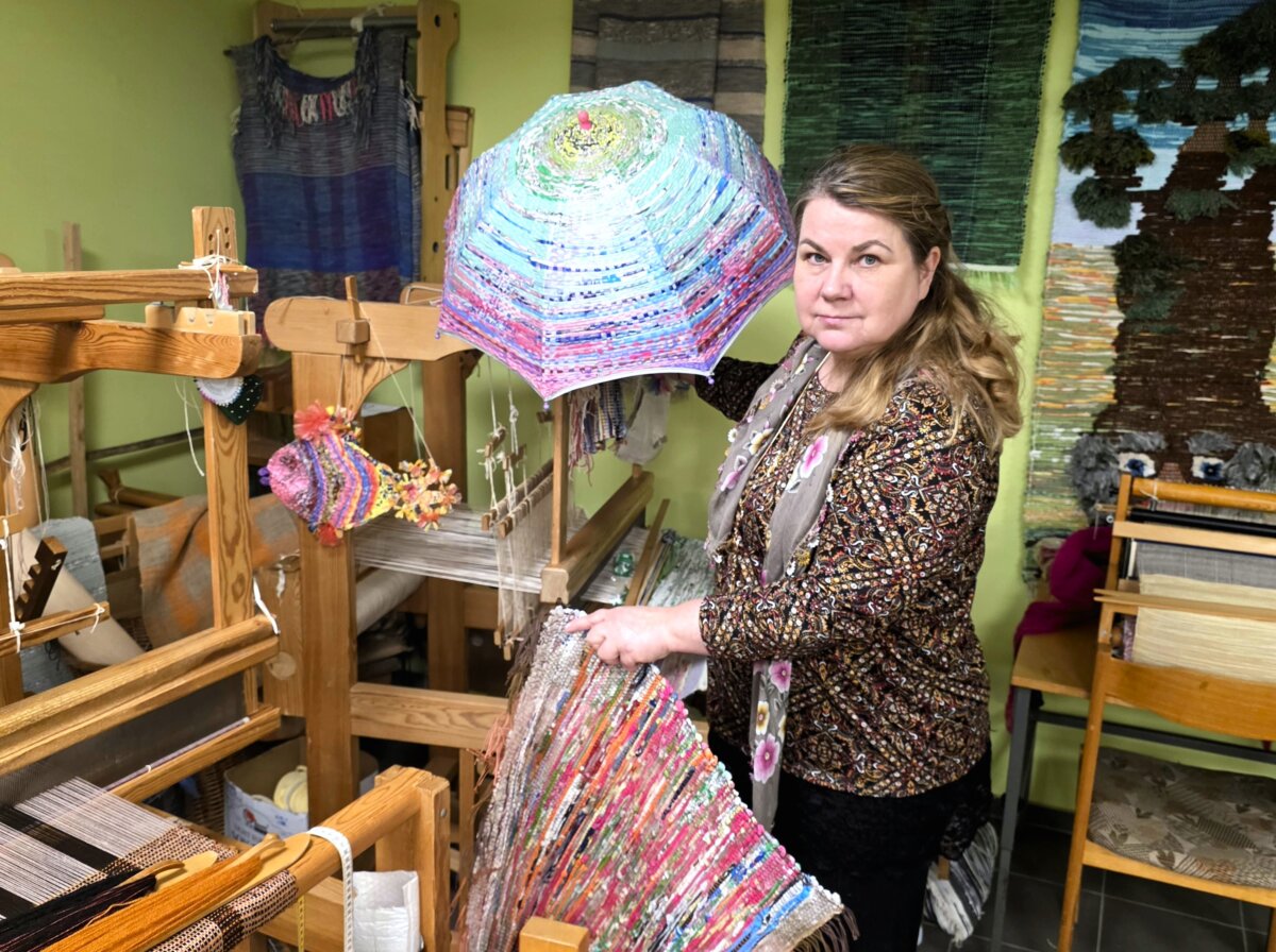 Po Plungės kultūros centro stogu saugomas gyvasis audimo paveldas