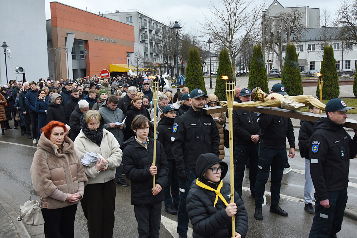 Plungės gatvėmis – Kryžiaus kelio procesija