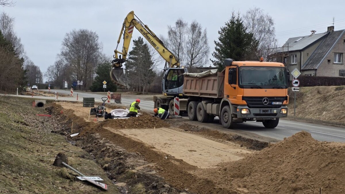 Apžiūrėjo įrengiamus dviračių takus