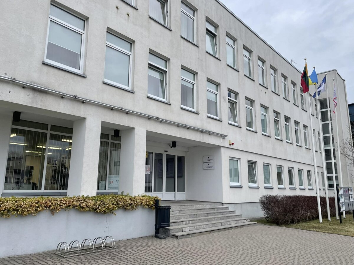 Eti­kos ko­mi­si­ja ak­la­vie­tė­je: kas įver­tins po­li­ti­kų už­gau­lio­ji­mus?