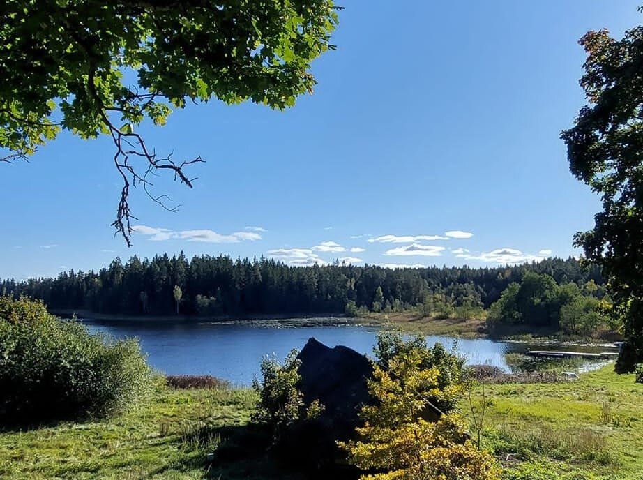 Prie ežero – vyro kūnas