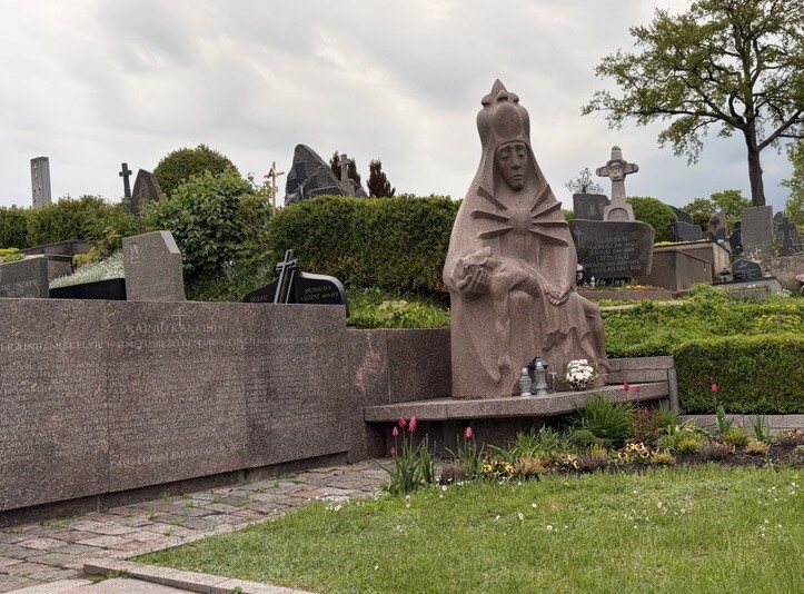 Tvar­kys Rai­nių kan­ki­nių kapą